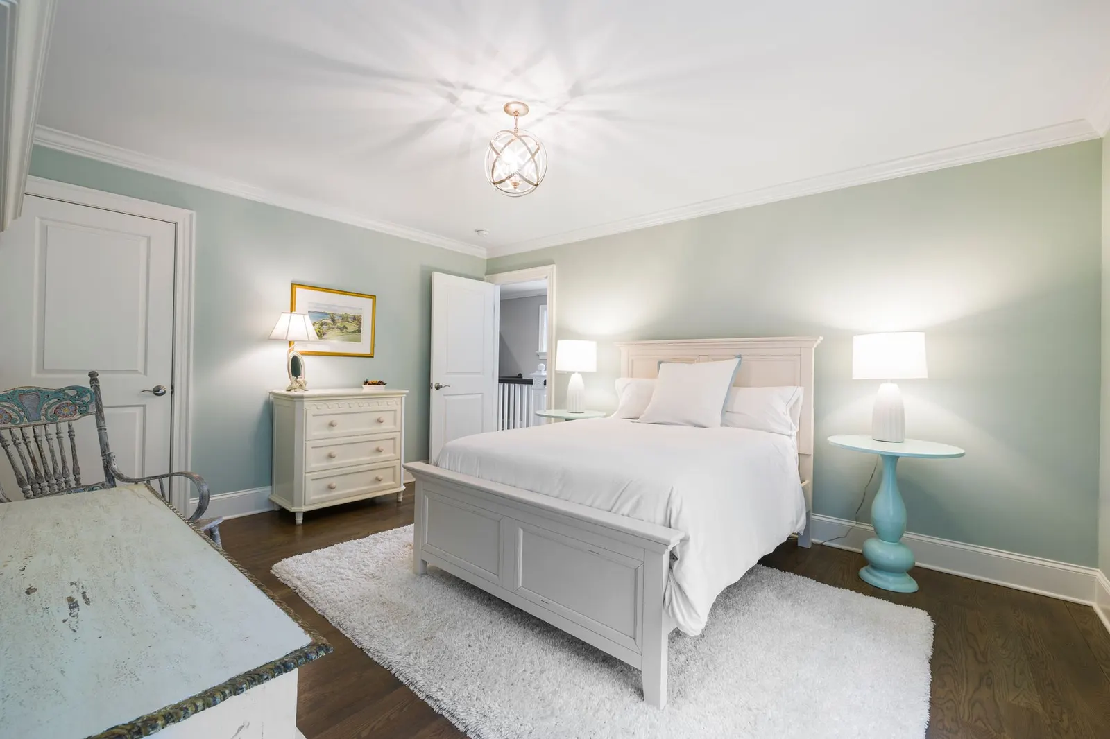 Elegant minimalist bedroom featuring soft colors, cozy bed, and ambient lighting for a tranquil atmosphere.